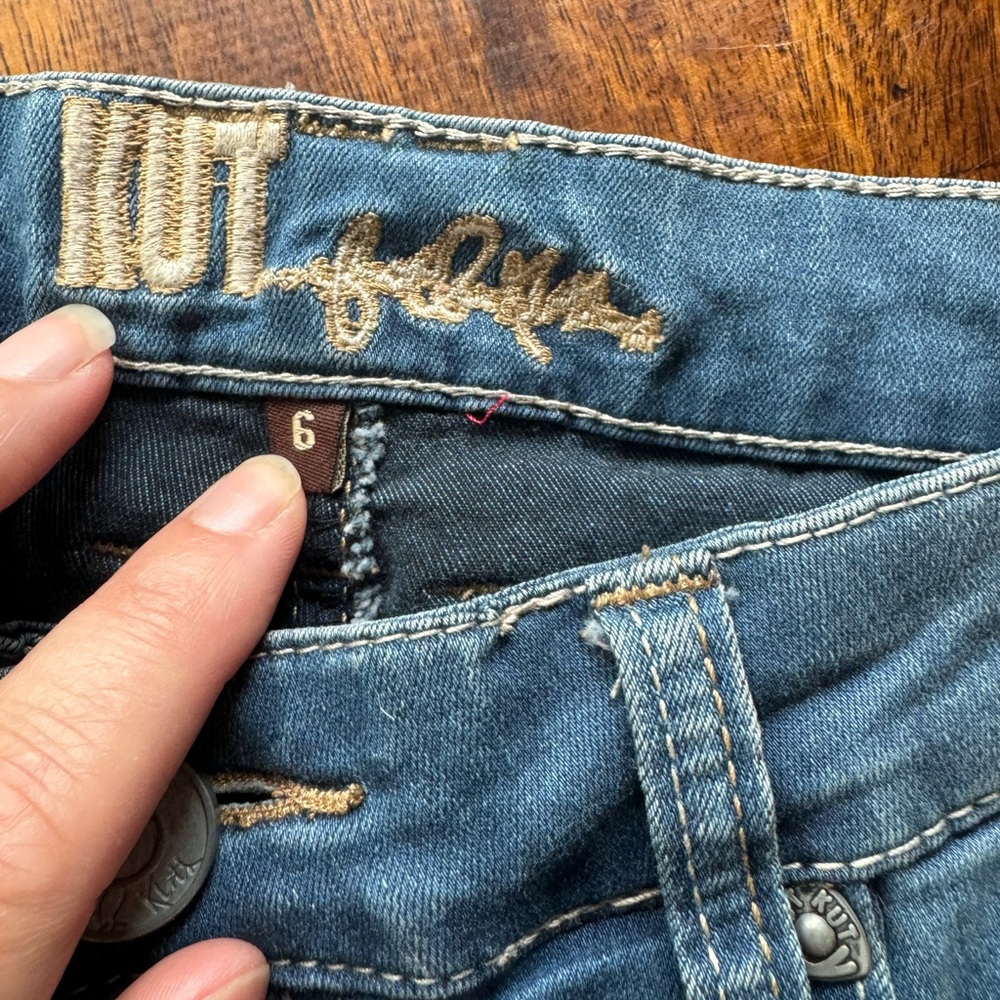 Kut from the Kloth relaxed skinny jeans size 6 - Picture 2 of 11